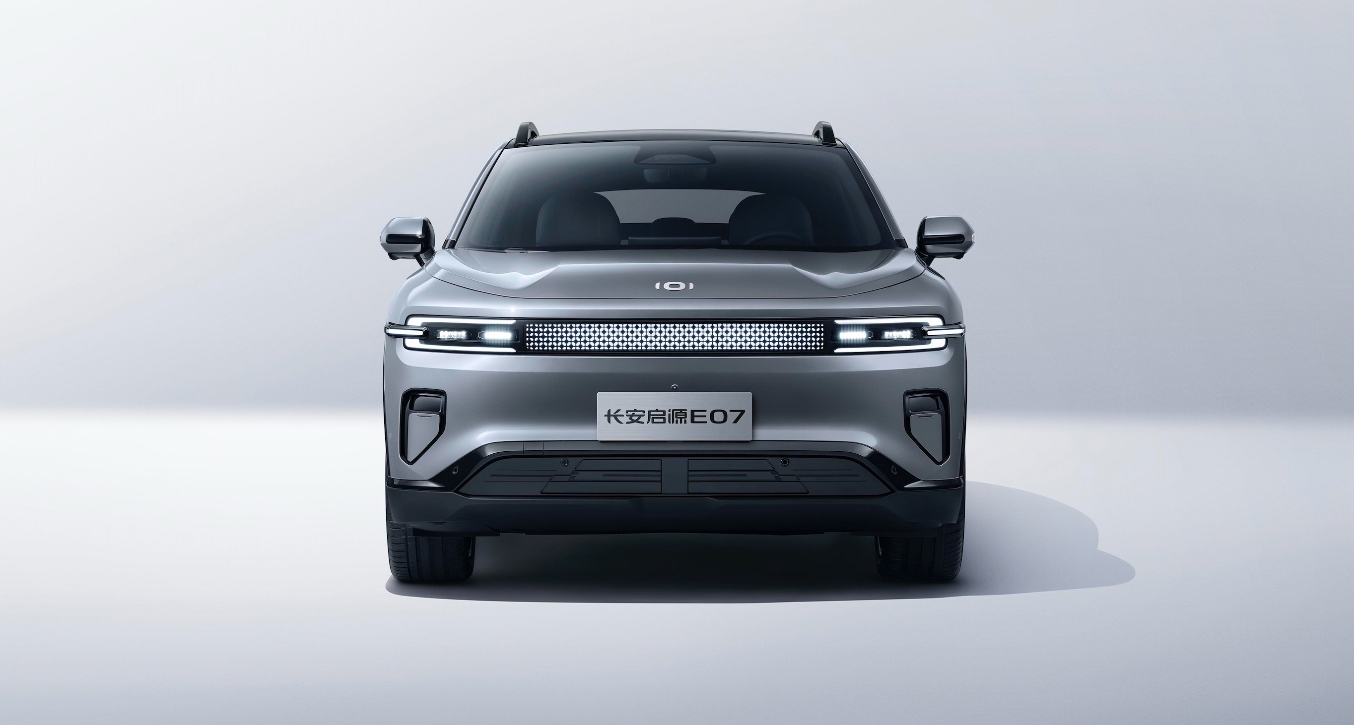 全球首款！BB贝博艾弗森MINI COB全彩交互屏助力打造长安启源E07百变SUV